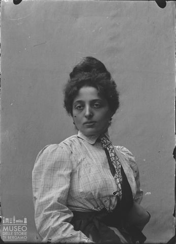 Piazza Brembana. Ritratto di donna