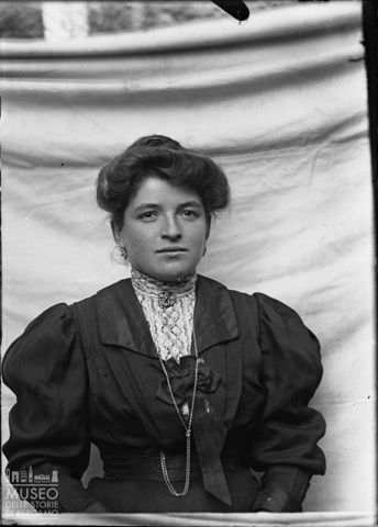 Val Brembana. Ritratto di donna