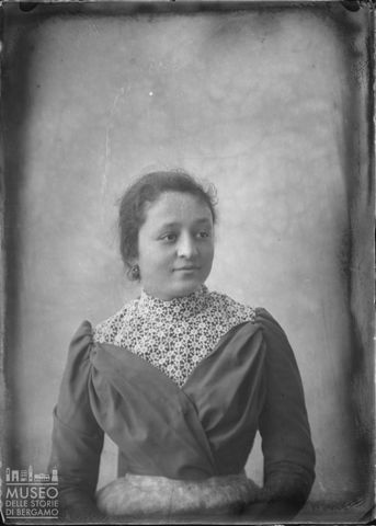 Val Brembana. Ritratto di donna