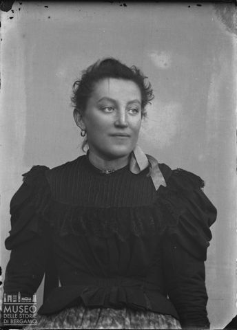 Val Brembana. Ritratto di donna