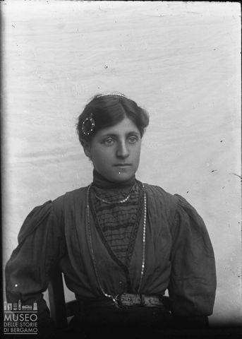 Val Brembana. Ritratto di donna