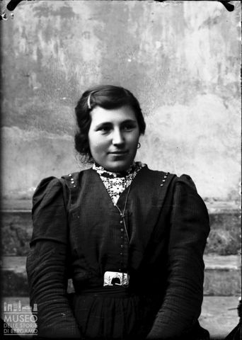 Piazza Brembana. Ritratto di donna