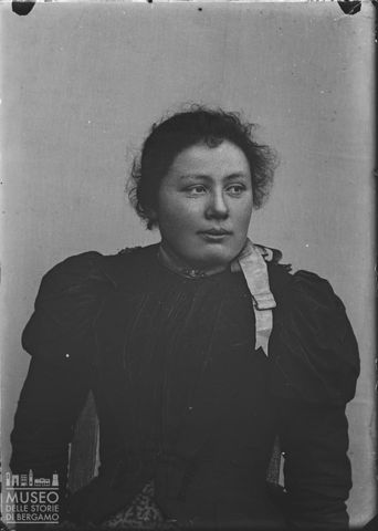 Piazza Brembana. Ritratto di donna