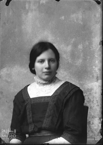 Piazza Brembana. Ritratto di donna