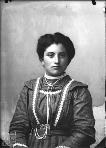 Piazza Brembana. Ritratto di donna