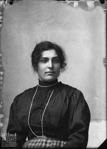 Piazza Brembana. Ritratto di donna