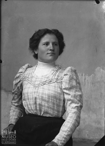Piazza Brembana. Ritratto di donna