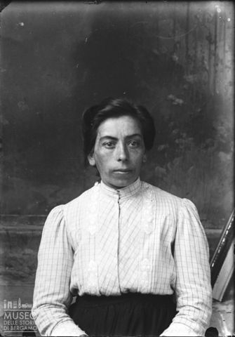 Piazza Brembana. Ritratto di donna