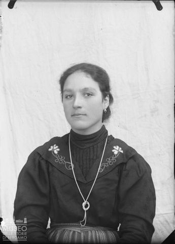 Val Brembana. Ritratto di donna