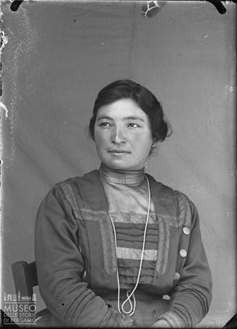 Val Brembana. Ritratto di donna