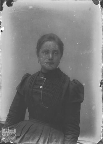 Val Brembana. Ritratto di ragazza