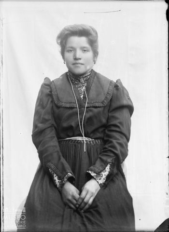 Val Brembana. Ritratto di donna