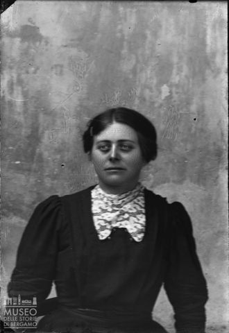Piazza Brembana. Ritratto di donna