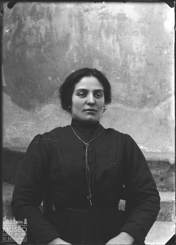 Piazza Brembana. Ritratto di donna