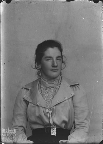 Val Brembana. Ritratto di donna