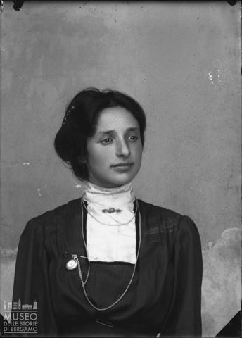 Piazza Brembana. Ritratto di donna