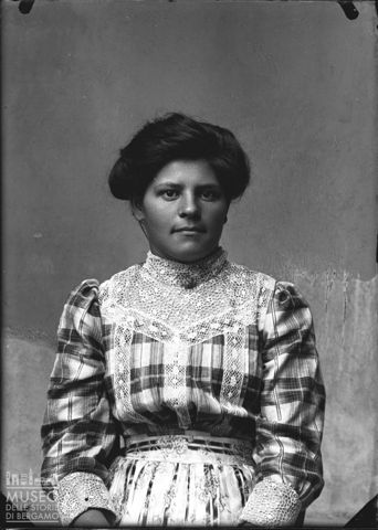 Val Brembana. Ritratto di donna