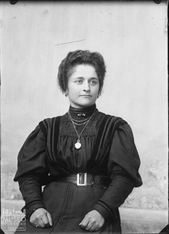 Piazza Brembana. Ritratto di donna
