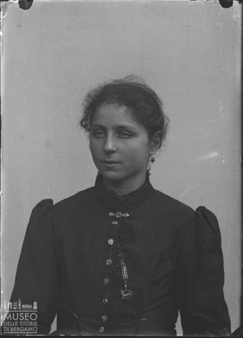 Val Brembana. Ritratto di donna