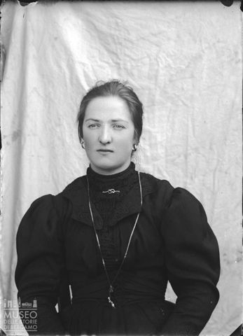 Val Brembana. Ritratto di donna