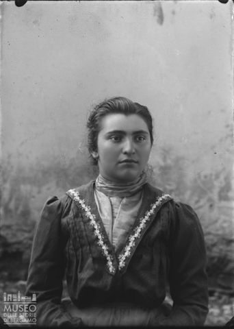Val Brembana. Ritratto di donna