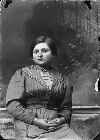 Piazza Brembana. Ritratto di donna