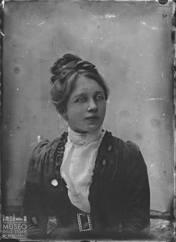 Val Brembana. Ritratto di donna