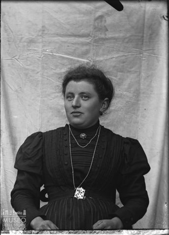Val Brembana. Ritratto di donna