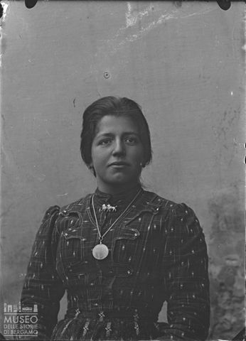 Val Brembana. Ritratto di donna