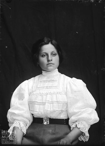 Val Brembana. Ritratto di donna