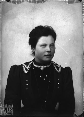 Val Brembana. Ritratto di donna
