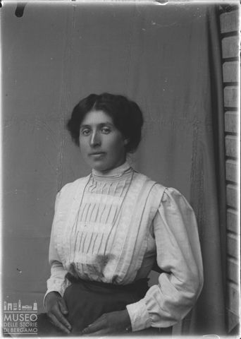Val Brembana. Ritratto di donna