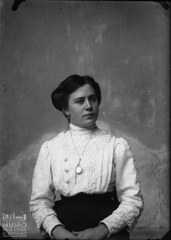 Piazza Brembana. Ritratto di donna