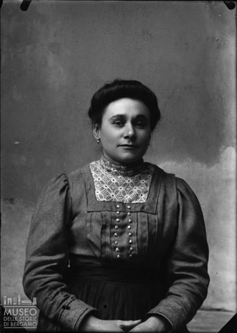 Piazza Brembana. Ritratto di donna