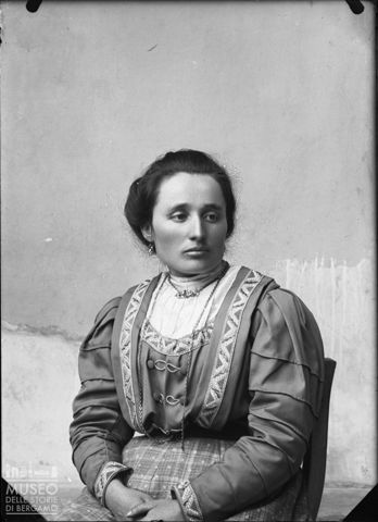 Piazza Brembana. Ritratto di donna