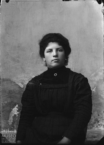 Piazza Brembana. Ritratto di donna