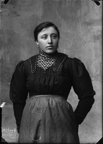 Piazza Brembana. Ritratto di donna