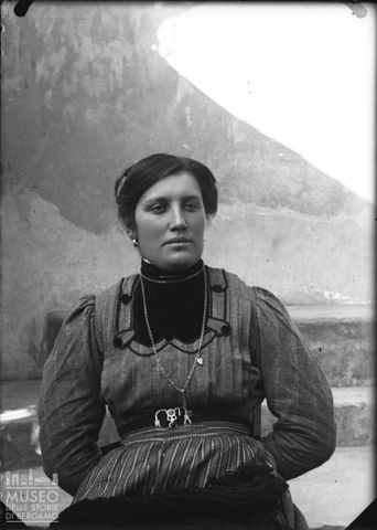 Piazza Brembana. Ritratto di donna
