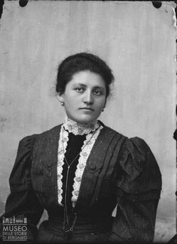 Val Brembana. Ritratto di donna
