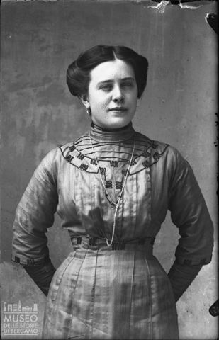 Piazza Brembana. Ritratto di donna
