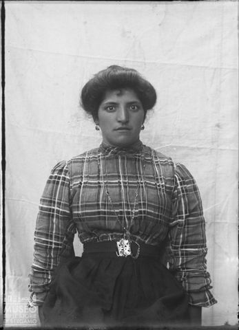 Val Brembana. Ritratto di donna