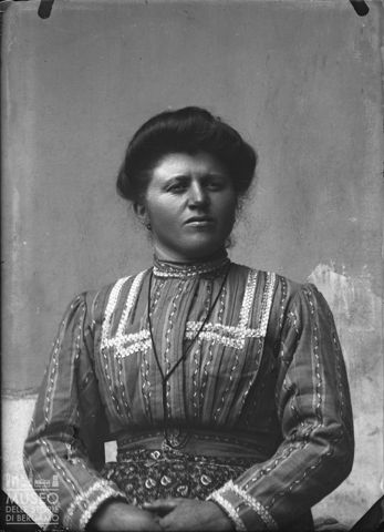 Piazza Brembana. Ritratto di donna