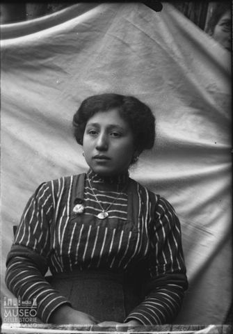 Averara. Ritratto di donna