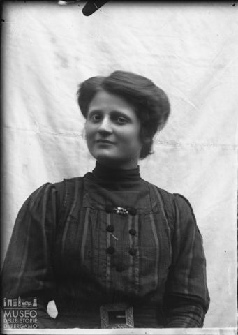 Averara. Ritratto di donna