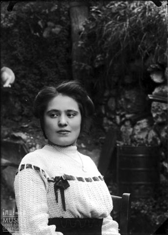 Averara. Ritratto di donna