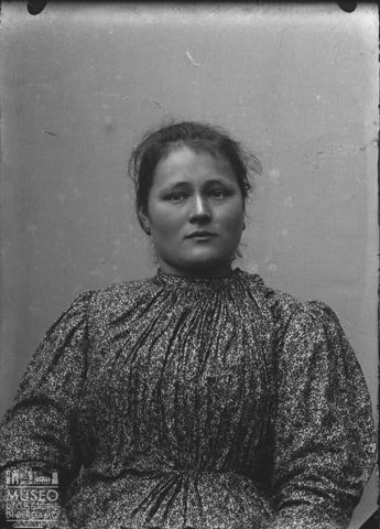 Averara. Ritratto di donna