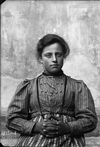 Piazza Brembana. Ritratto di donna