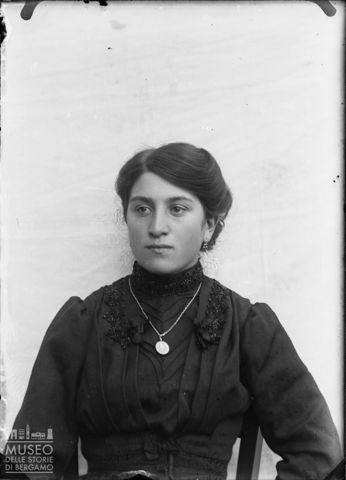 Roncobello. Ritratto di donna
