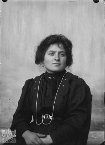 Piazza Brembana. Ritratto di donna