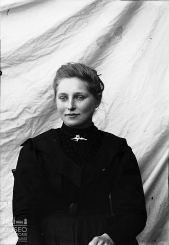 Val Brembana. Ritratto di donna